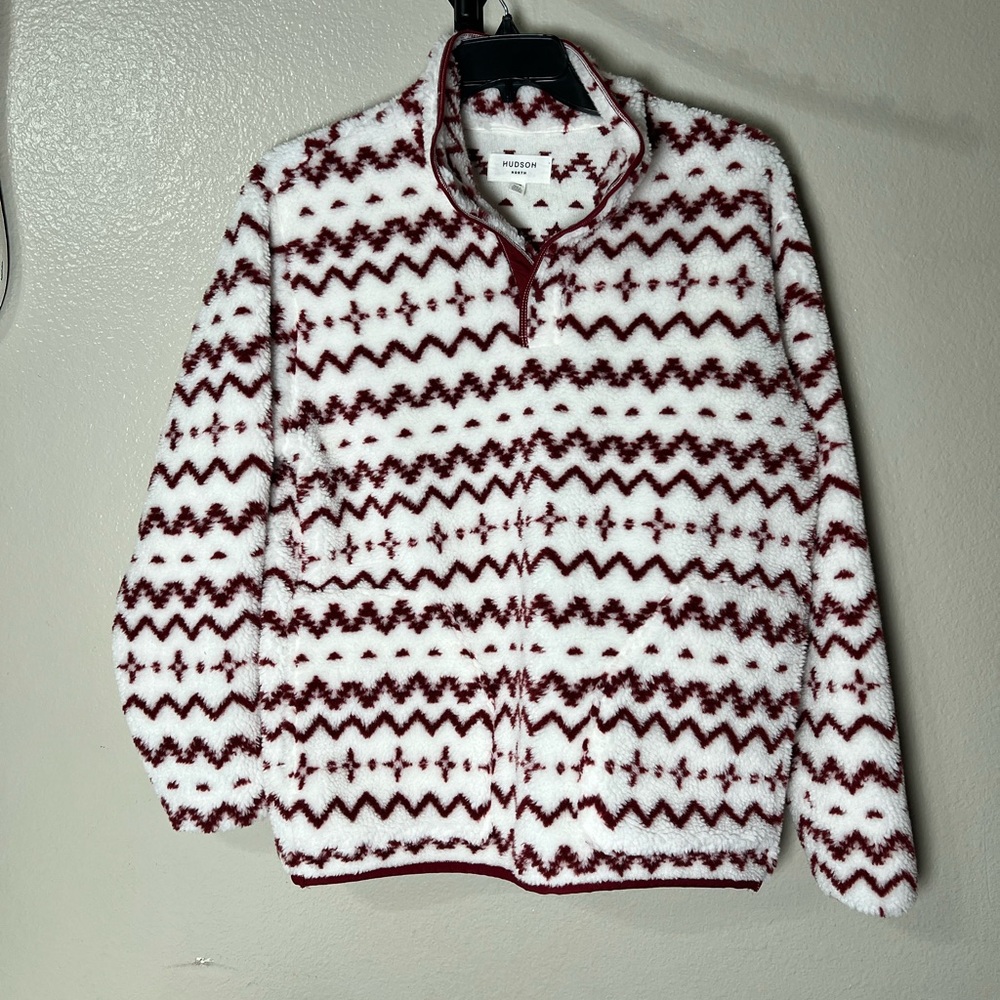 Hudson North Cozy Red and White Patterned Fleece pullover. Women’s SZ-Med EUC